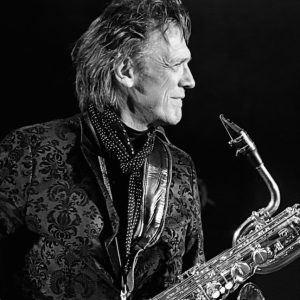 Zondag 22 maart 2026 saxofonist Henk van Twillert